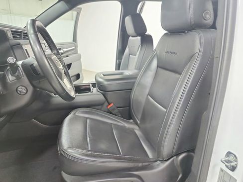 Used 2024 GMC Yukon XL Denali image 19