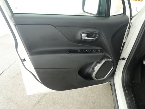 Certified 2020 Jeep Renegade Limited w/ Safety and Security Group image 19