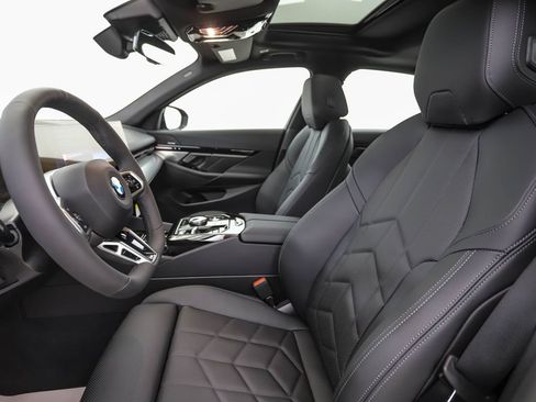 New 2026 BMW 530i xDrive w/ M Sport Package image 11