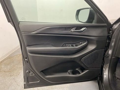 Used 2025 Jeep Grand Cherokee Laredo X w/ Luxury Tech Group I image 20