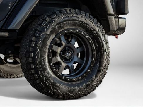 Used 2017 Jeep Wrangler Unlimited Rubicon image 62