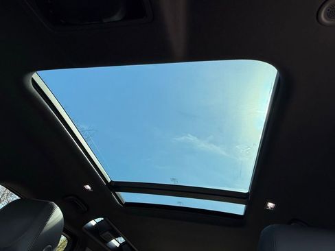 Used 2023 Land Rover Defender 110 X-Dynamic SE image 33