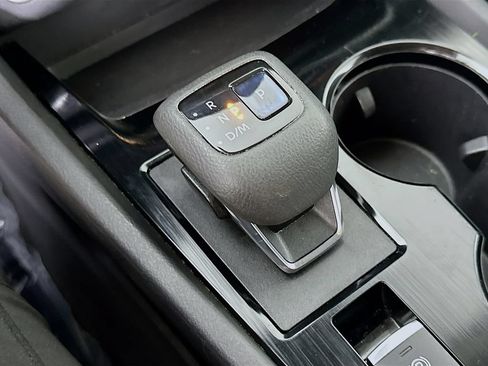 Used 2022 Nissan Rogue SV AWD/4WD image 32