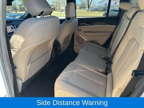 New 2026 Jeep Grand Cherokee Limited w/ Luxury Tech Group II AWD/4WD image 16