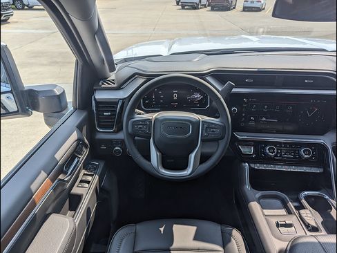 New 2026 GMC Sierra 2500 Denali AWD/4WD image 3