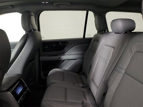 Used 2020 Lincoln Aviator Grand Touring w/ Class IV Trailer Tow Package image 11