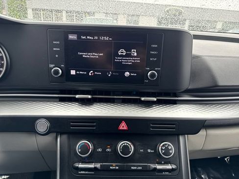Used 2022 Kia Carnival LX FWD image 20