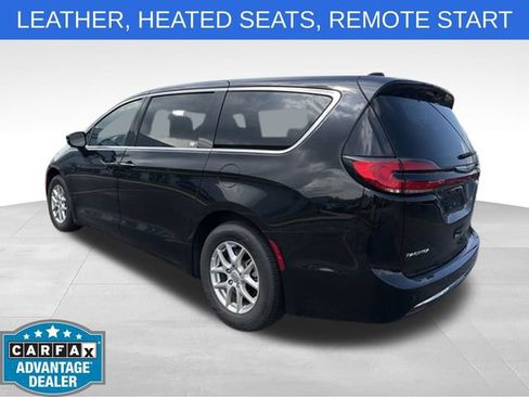 Used 2025 Chrysler Pacifica Select FWD image 6
