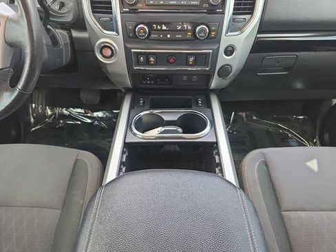 Used 2020 Nissan Titan SV w/ SV Convenience Package image 3