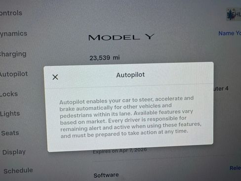 Used 2024 Tesla Model Y 2WD image 18