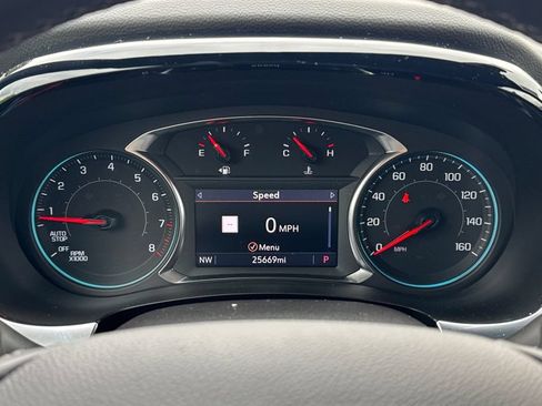 Used 2023 Chevrolet Traverse RS FWD image 32
