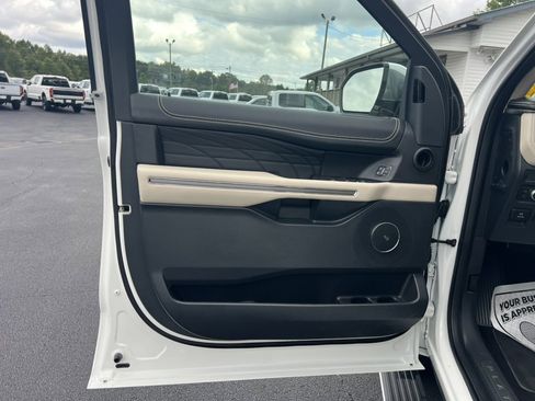 Certified 2022 Ford Expedition Max Platinum image 16
