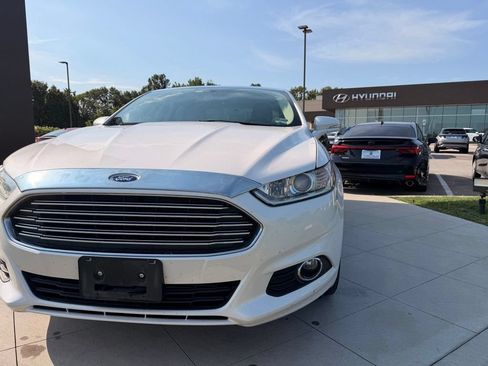 Used 2016 Ford Fusion SE w/ Equipment Group 202A FWD image 13