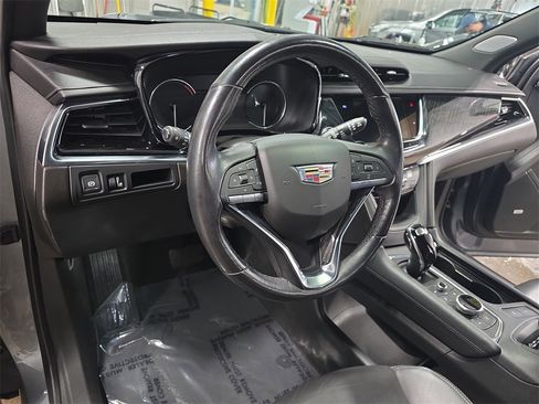 Used 2022 Cadillac XT6 Premium Luxury image 17
