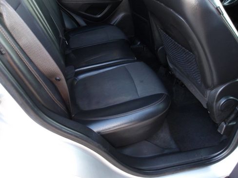 Used 2018 Chevrolet Trax LT w/ LT Convenience Package image 21