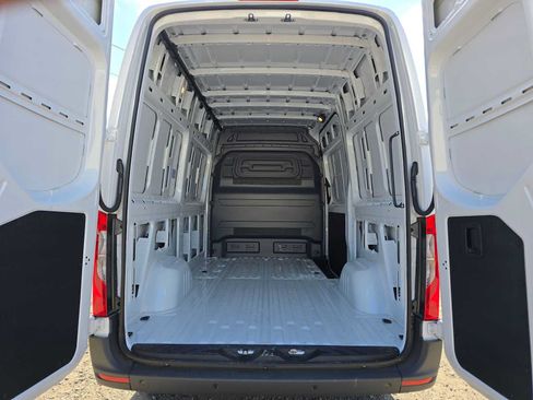 Used 2026 Mercedes-Benz Sprinter 2500 image 18