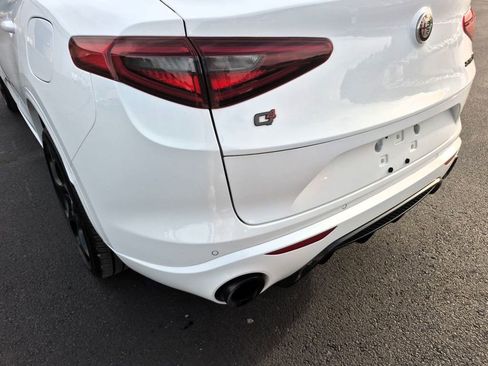 Used 2023 Alfa Romeo Stelvio Estrema AWD/4WD image 9