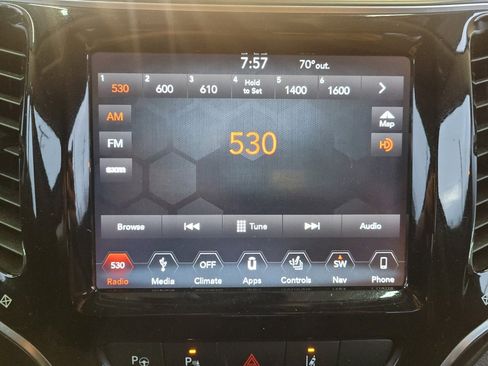 Used 2019 Jeep Cherokee Overland w/ Technology Group AWD/4WD image 25