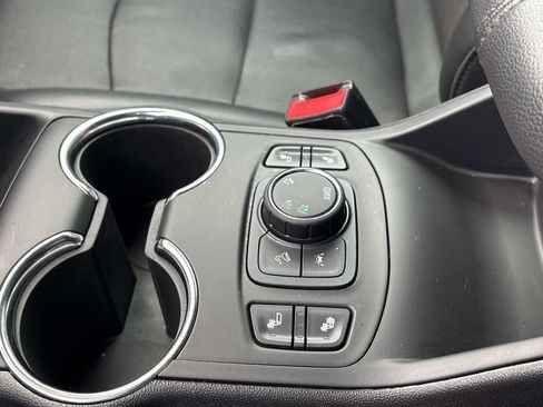 Used 2024 GMC Terrain SLT image 35