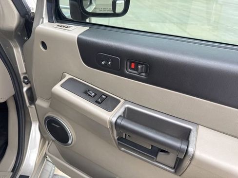 Used 2004 HUMMER H2 w/ Preferred Equipment Group image 17