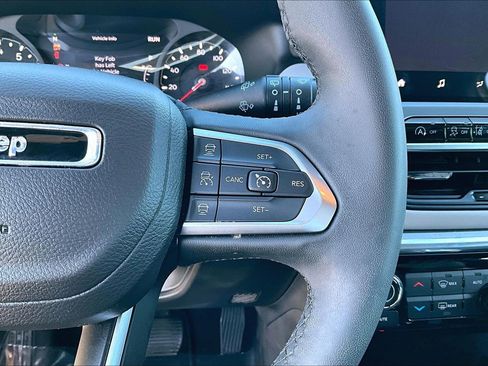 Used 2024 Jeep Compass Limited image 13