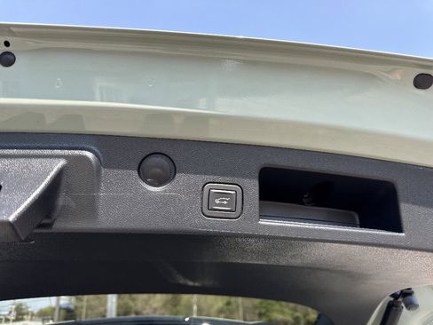 Used 2025 Chevrolet Equinox LT w/ Convenience Package II FWD image 64