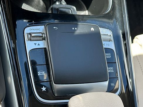 Used 2020 Mercedes-Benz GLB 250 image 32