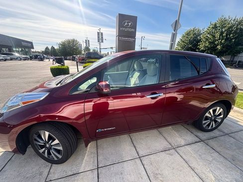 Used 2016 Nissan Leaf SV FWD image 6