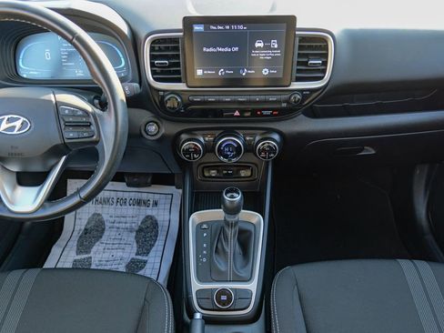 Used 2024 Hyundai Venue SEL image 41