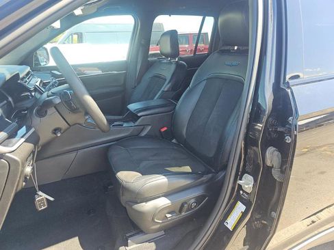 Used 2024 Jeep Grand Cherokee Trailhawk w/ Advanced Protech Group II AWD/4WD image 8