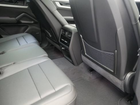 Certified 2026 Porsche Cayenne AWD/4WD image 35