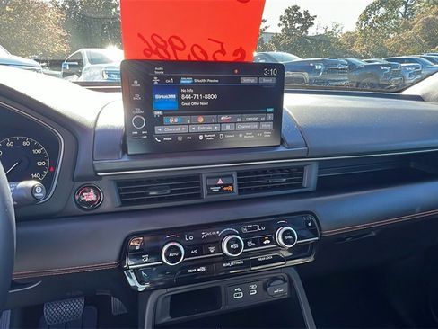 Used 2025 Honda Pilot TrailSport image 29