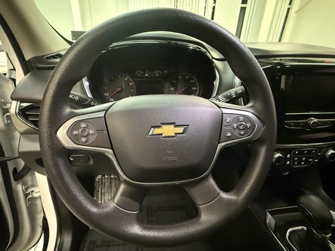 Used 2021 Chevrolet Traverse LS image 27