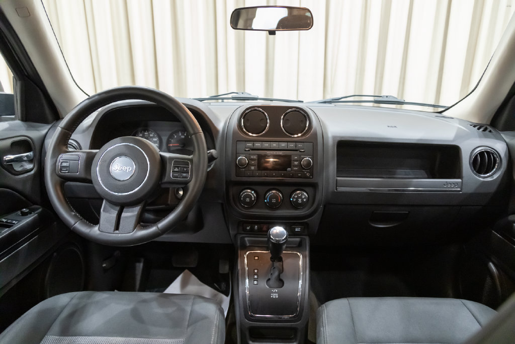 Used 2013 Jeep Patriot Latitude w/ Sun/Sound Group FWD image 13