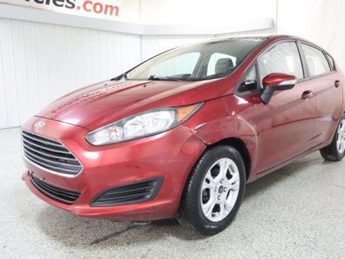 Used 2014 Ford Fiesta SE FWD image 2