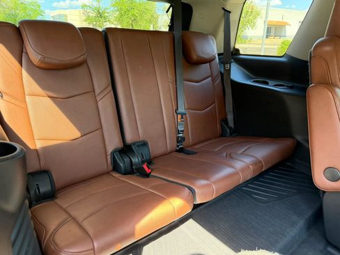 Used 2019 Cadillac Escalade Premium Luxury AWD/4WD image 14