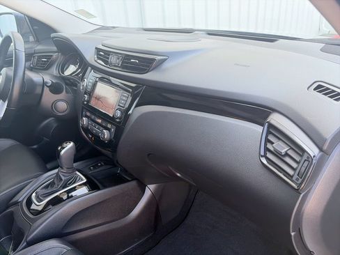Used 2022 Nissan Rogue Sport SL w/ Premium Package FWD image 30