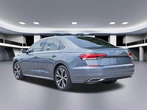 Used 2022 Volkswagen Passat 2.0T SE FWD image 4