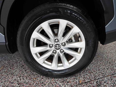 Used 2022 Toyota Corolla Cross LE w/ Moonroof Package AWD/4WD image 29