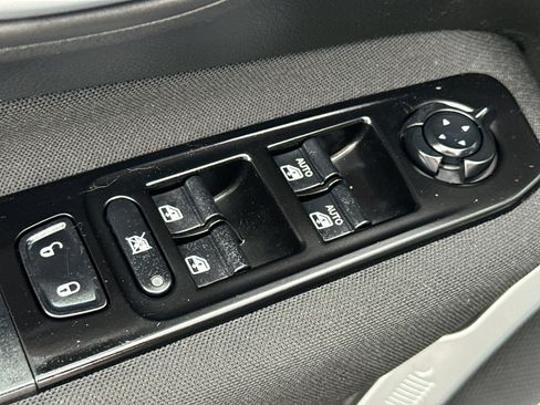 Used 2020 Jeep Renegade Latitude w/ Cold Weather Group AWD/4WD image 12