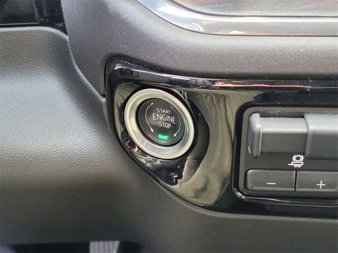 Used 2025 GMC Sierra 1500 SLT image 24