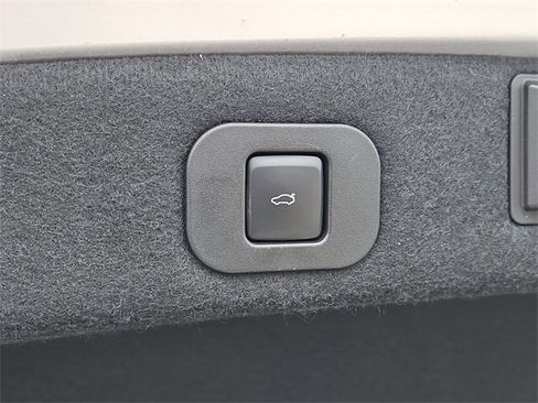 Used 2018 Lincoln Continental Reserve image 7