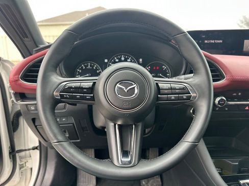 Used 2024 MAZDA MAZDA3 Hatchback w/Premium Plus Pkg image 27