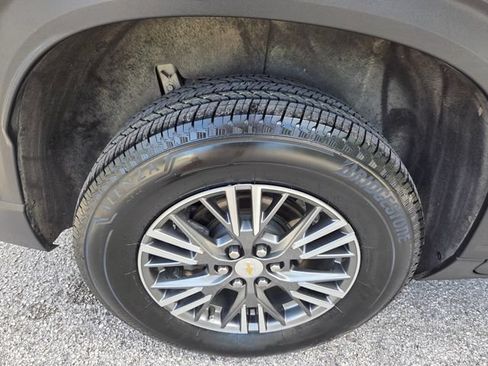 Used 2025 Chevrolet Traverse LT AWD/4WD image 19
