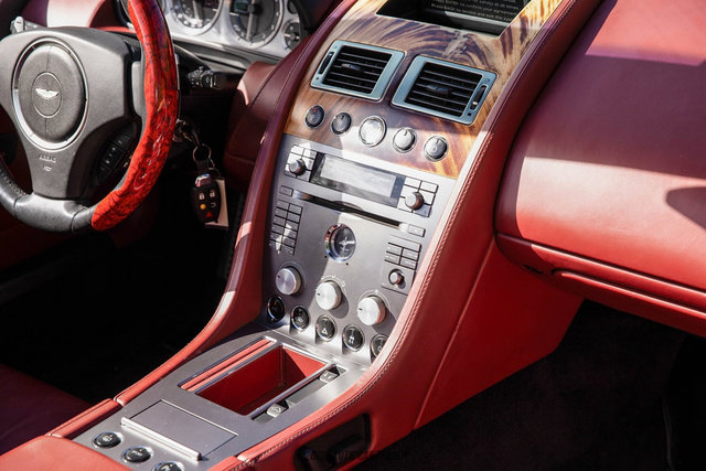 Used 2006 Aston Martin DB9 Volante RWD image 39
