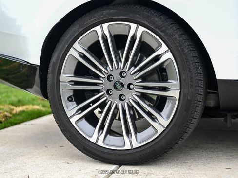 Used 2025 Land Rover Range Rover SE image 59