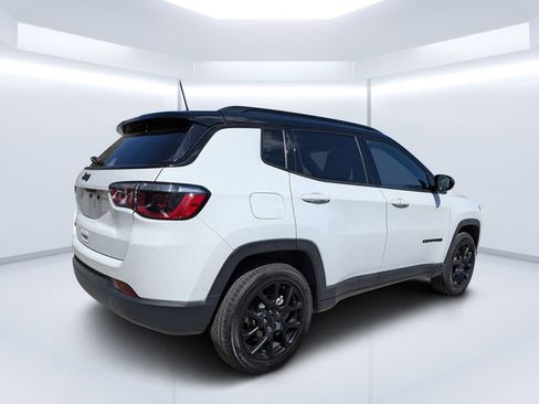 Used 2023 Jeep Compass Altitude image 3