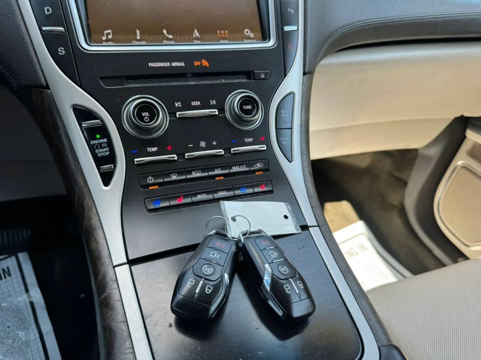 Used 2017 Lincoln MKX Reserve w/ Driver Assistance Package AWD/4WD image 34