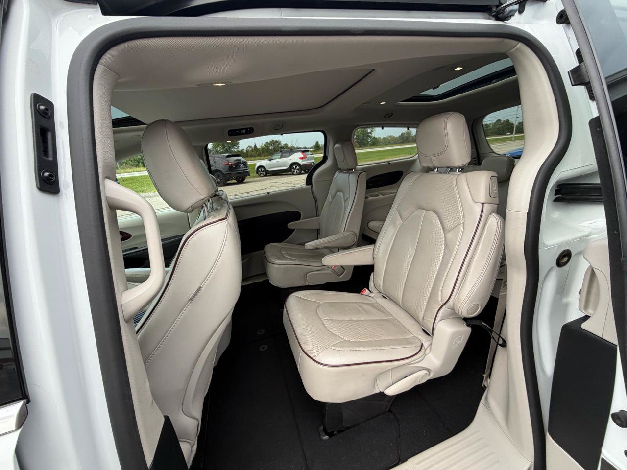 Used 2020 Chrysler Pacifica Limited FWD image 14