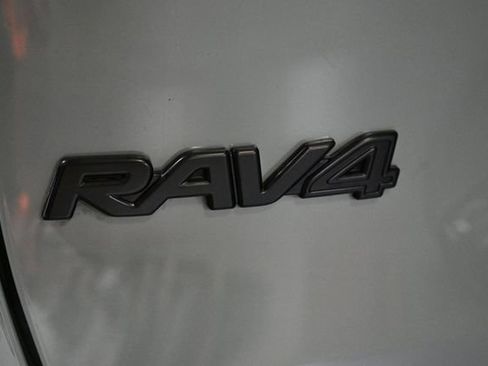 Used 2022 Toyota RAV4 XLE w/ Convenience Package AWD/4WD image 10